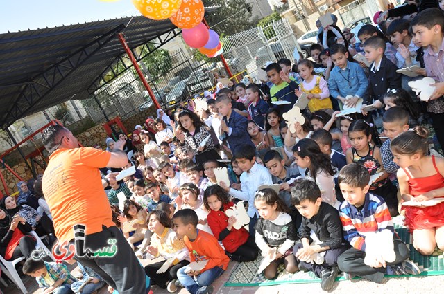 كفرقاسم – فيديو: بساتين الامل, السلام , والمحبة تحتفل بعيد الام على انغام عمو انس وجوقته ..